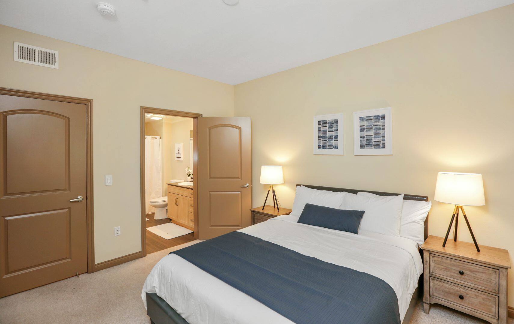 Private Room in 2 bed