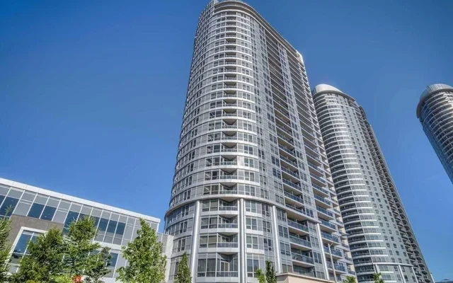 181 Village Green Square 0