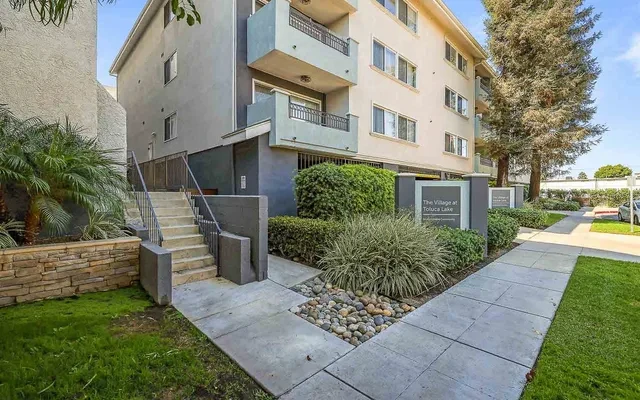The Village at Toluca Lake 3