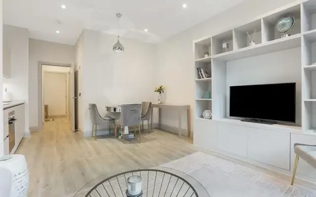 Chiswick High Road, Chiswick, London, W4 5RL 4