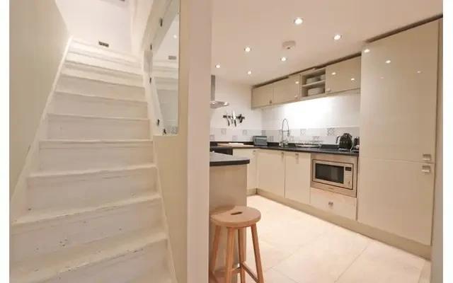 Princess Victoria Street, BS8 4DB 0