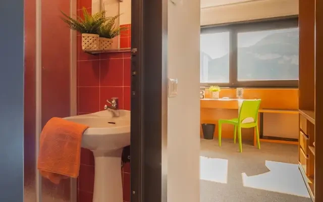 Ensuite single bedroom in North Trento 1