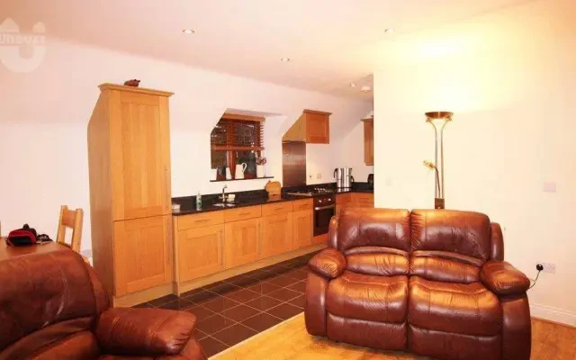 quality two bedrooms flat near Oxford House Colleg 0