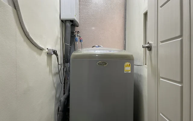 #63 Sinchon, Two-Bedroom Apartment with Furniture 2