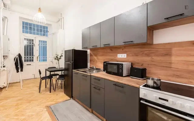 Bed in a welcoming twin bedroom, near the Budapest-Keleti train station 1