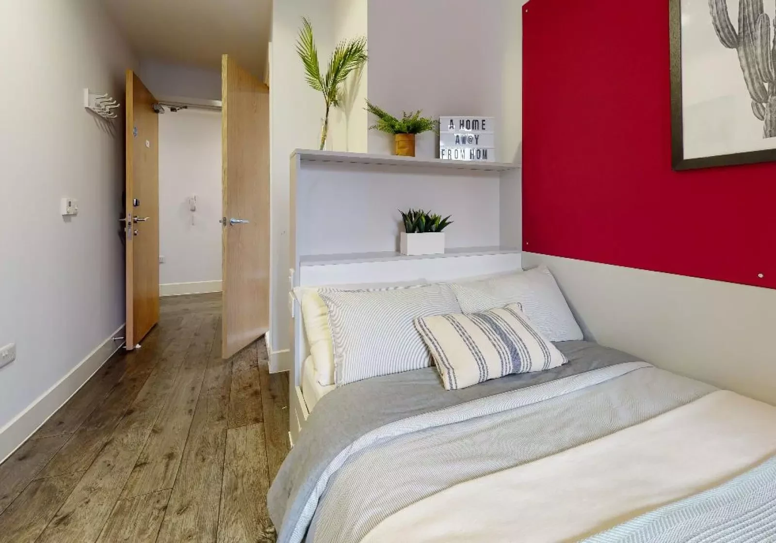 Silver En Suite Plus