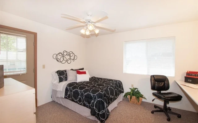 1005 W. Stoughton 4
