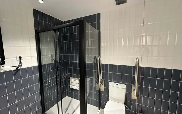 Avenida Bellas Vistas, 9. Local 1 (ONLY STUDENTS) 3