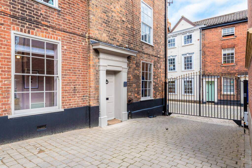 Contemporary 2 bed apartment