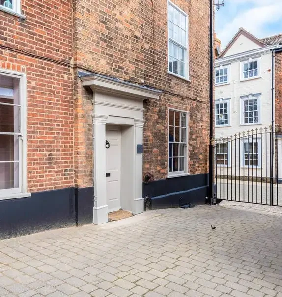 Contemporary 2 bed apartment