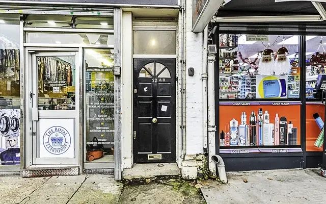 Shepherds Bush Road 12882# 1