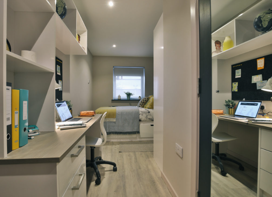 Classic 3-4 Bed Apartment