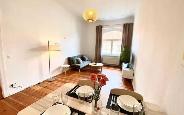 ELVIS - Schoene 2-Zimmer Wohnung in Treptow 4