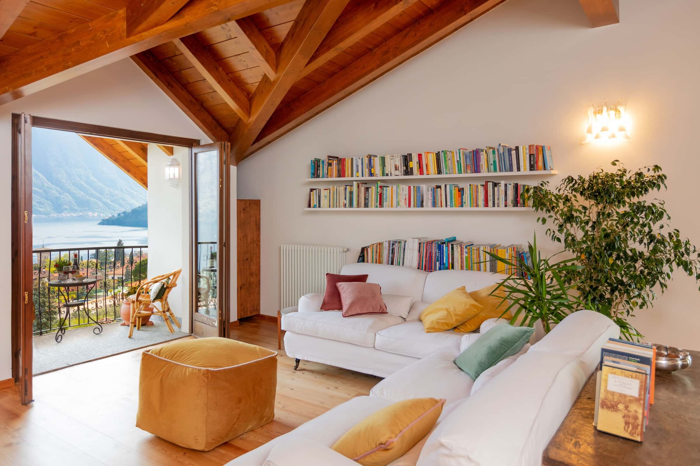 Lake Como, Cosy attic in Tremezzo - available in November - January