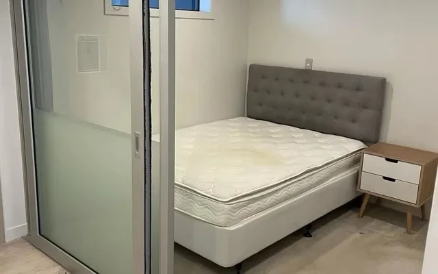 75 Victoria Street West 1