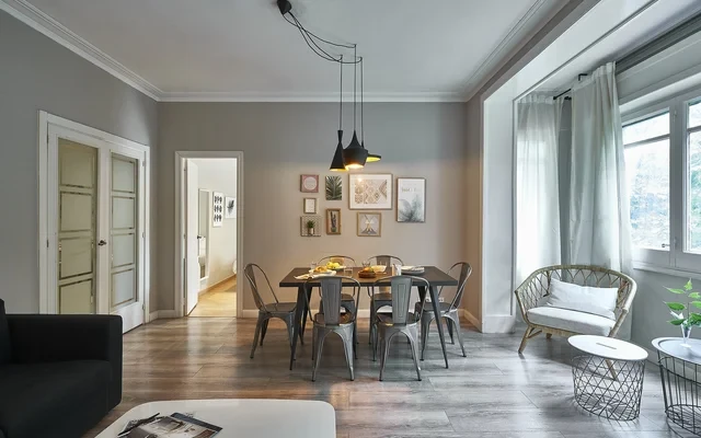 Lovey 4 bedroom apartment close to Francesc Macia, very nice area 4