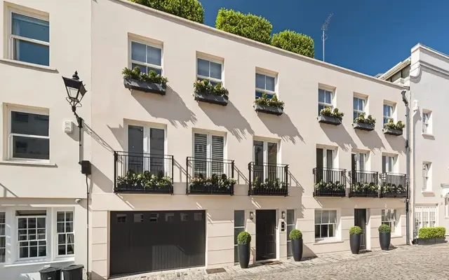 Eaton Mews South, Belgravia, London, SW1W 9HR 0