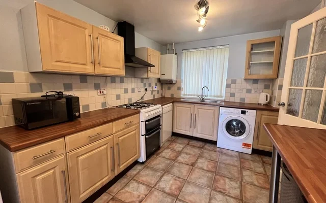 32 Shelley Way 3