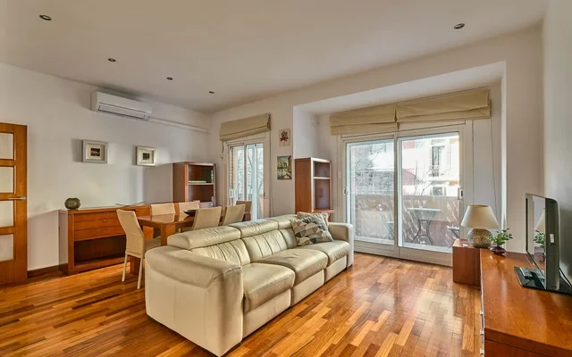 Carrer de la Industria Barcelona 08037 Spain 3