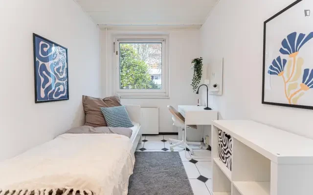 Bright single bedroom near the Rehbrücke train station 1