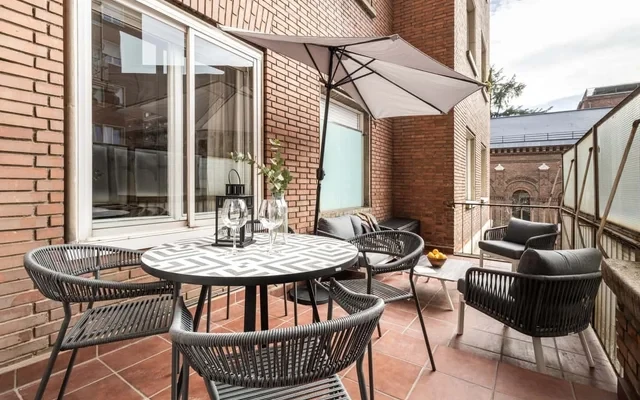 Real - 3 bedroom and terrace in Almagro 1