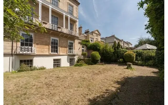Canynge Square, BS8 3LB 1