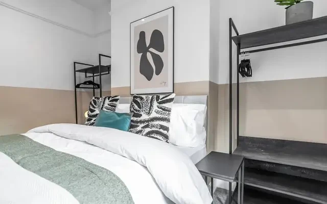 3 bed apartment with parking 1