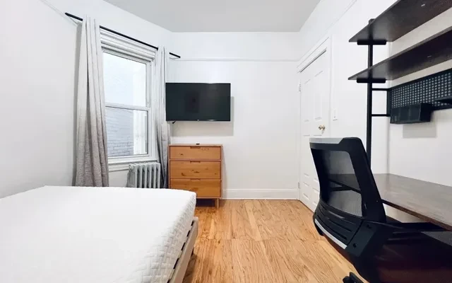 25-15 35th avenue, Astoria 4