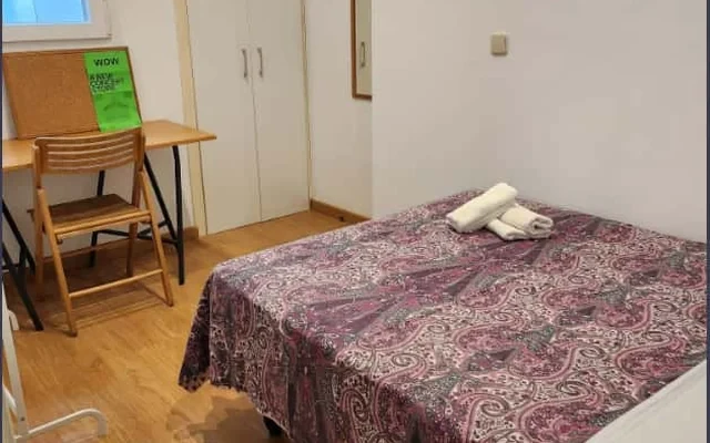Habitacion de 15m2 en calle Toledo 0