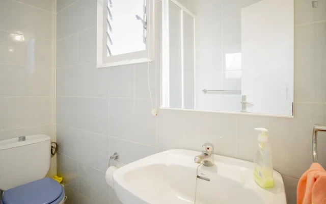 Very cool double bedroom near the Pubilla Cases metro 2