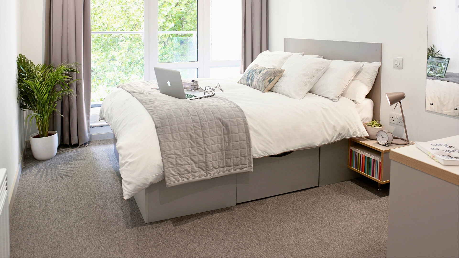 Silver Studio Lower (Balcony)