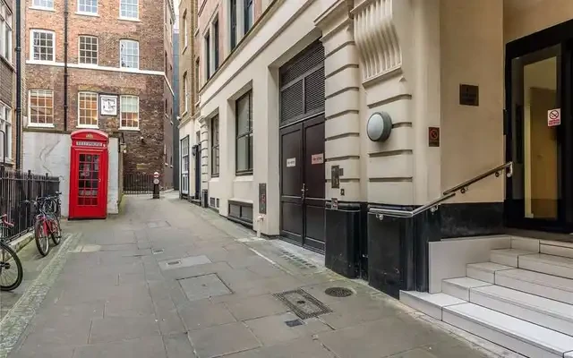 Red Lion Court 4