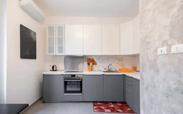 Moderno Appartamento a 2 minuti dalla Metro 1