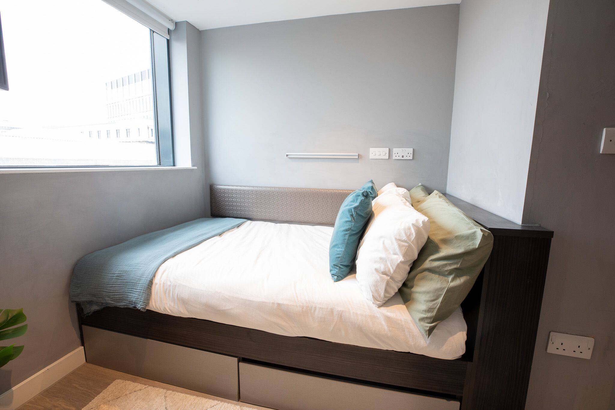 Deluxe 2-Bed Apartment