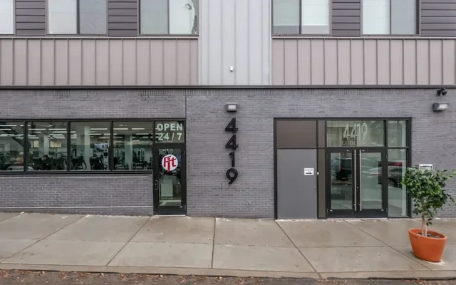 4415 Chestnut 0