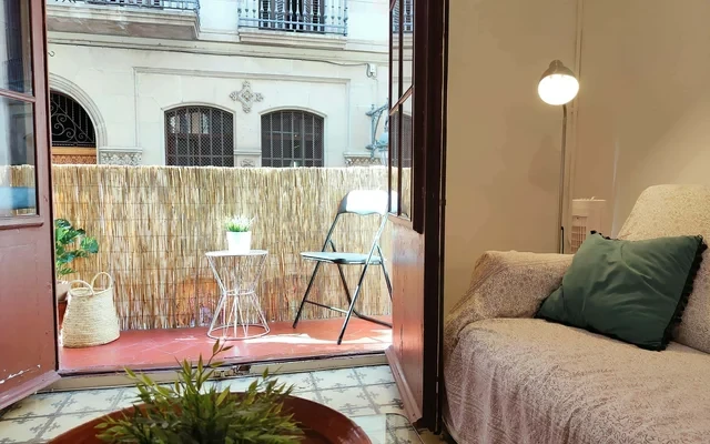 SP1- Centrally located, unique with balcony! 0