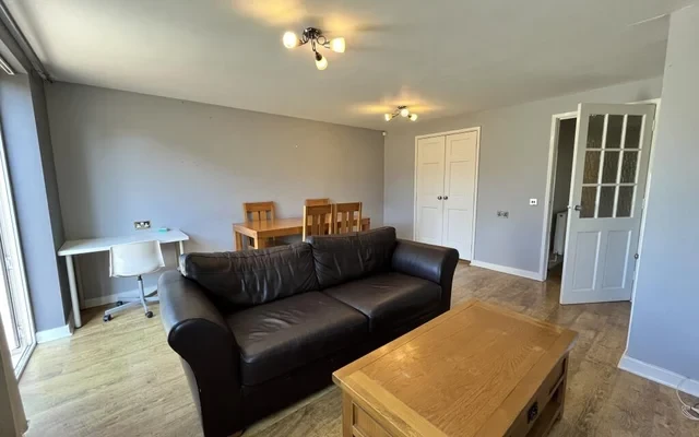 32 Shelley Way 4