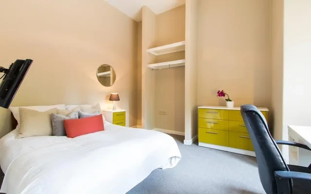 Flat 2, 17 Ladybarn Road - Manchester student accommodation - 6 Beds 2 baths