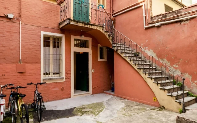 Vicolo Bolognetti 1