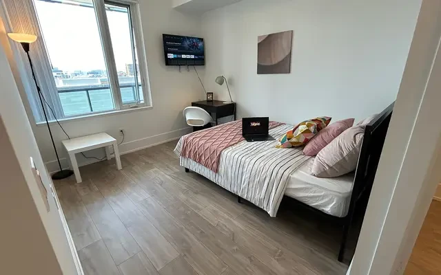 480 Front St W 2