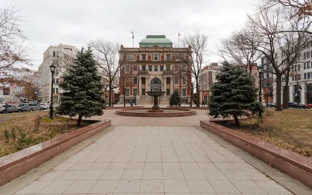 Court Square 0