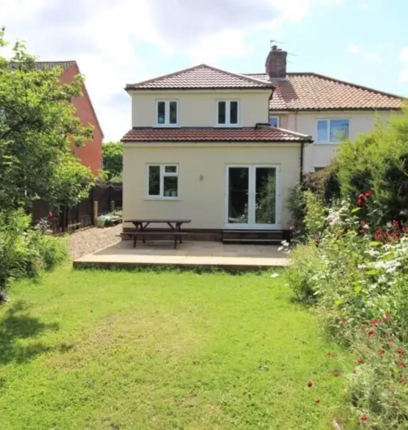 5 bed house (sleeps 9) with parking