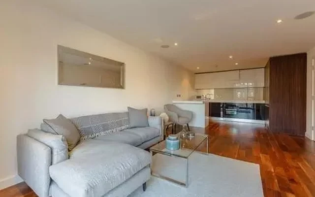 20 Gillingham Street 1
