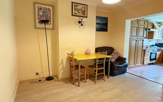 UM - YoLiving Soton - McDonald`s - Southampton student accommodation - 5 Bedrooms 2 Bathrooms