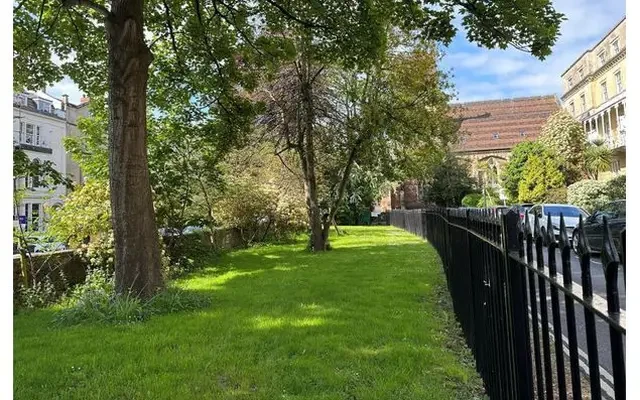 Oakfield Road- Clifton, United Kingdom 4