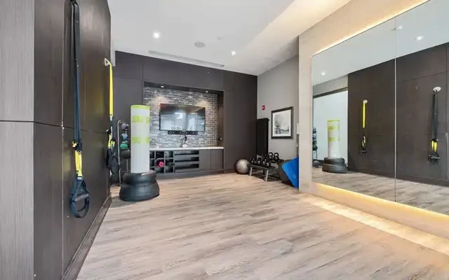 1000 Grand by Windsor Apartments - Los Angeles student accommodation - Gym