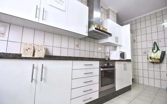 Piso de 4 habitaciones en Ciutat Vella 4
