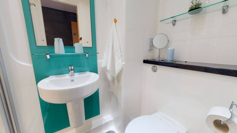 Silver En Suite Plus