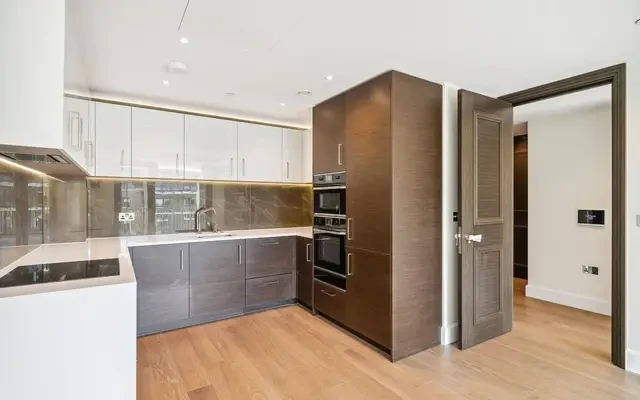 Warwick Lane, London, W14 8FN 0