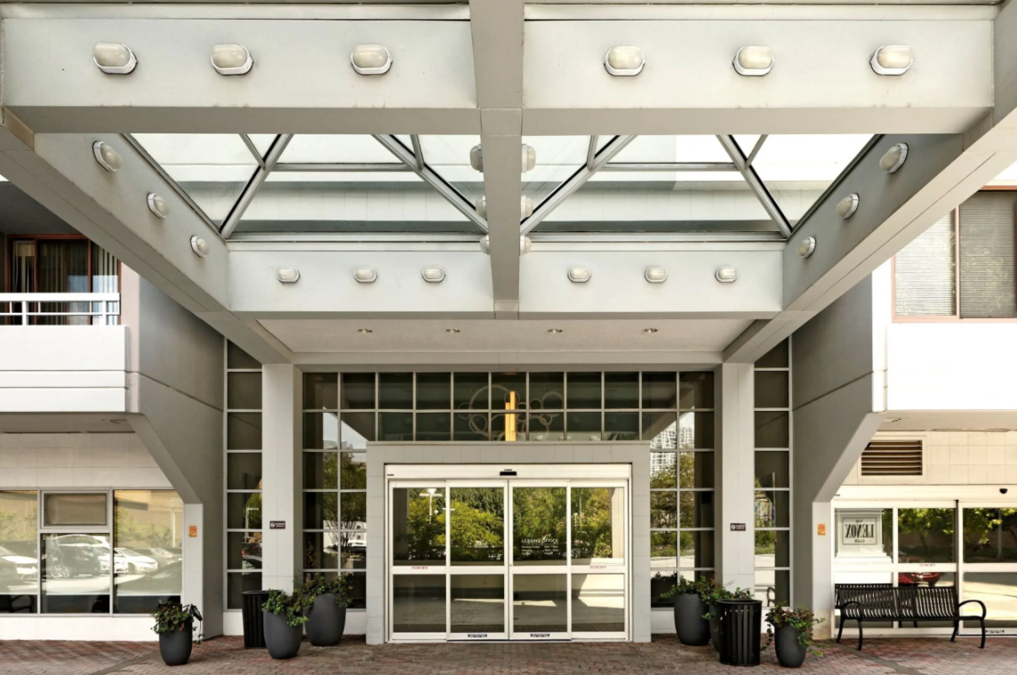 Lenox Club Apartments